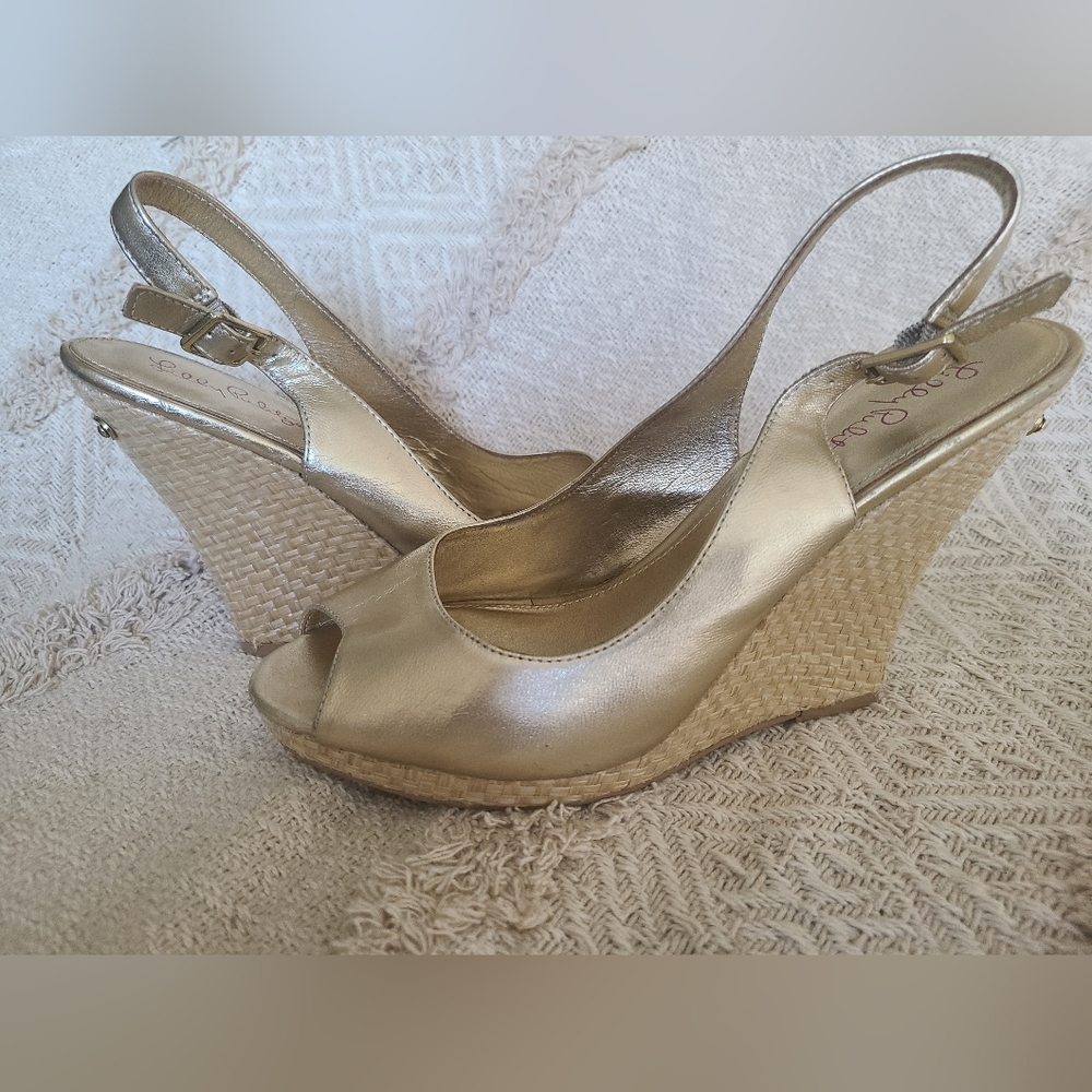 Lilly Pulitzer peep toe gold wedge 8